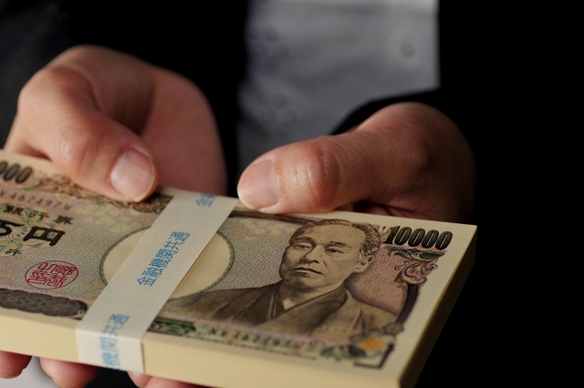 闇金業者に大金を渡してしまう。館林市の闇金被害の相談は弁護士や司法書士に無料でできます